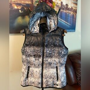 MARC NEW YORK WOMEN Stylish Black and White Puffer Vest SIZE S